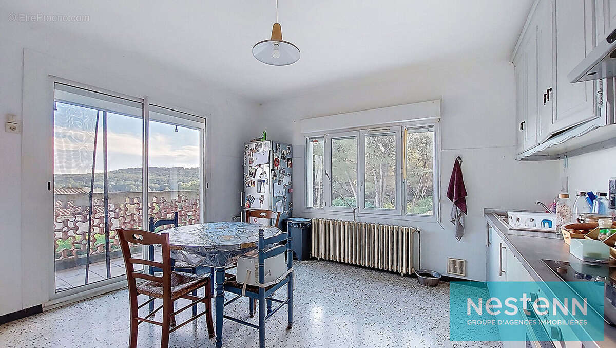 Appartement à SAINT-MITRE-LES-REMPARTS