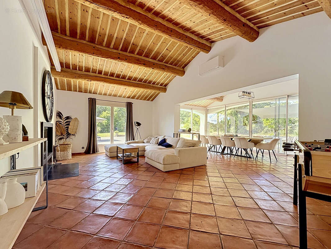 Maison 250 m² à Saint-Paul-En-Foret  - photo 5