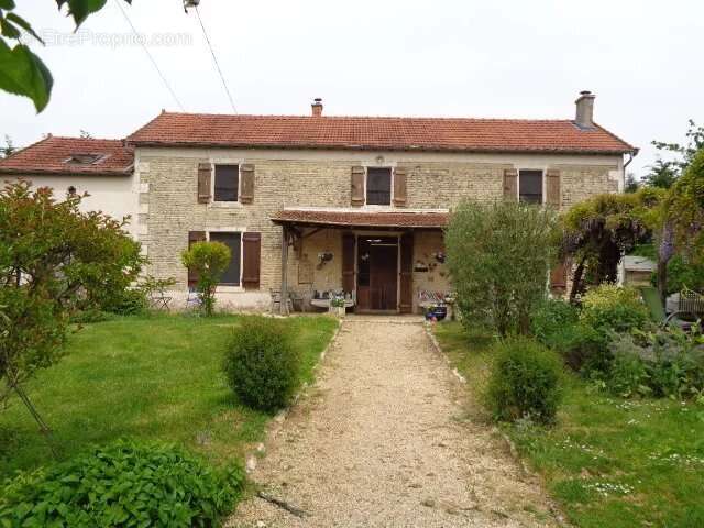 Ferme traditionnelle en pierre et maison d'hôtes sur son propre terrain - photo 11