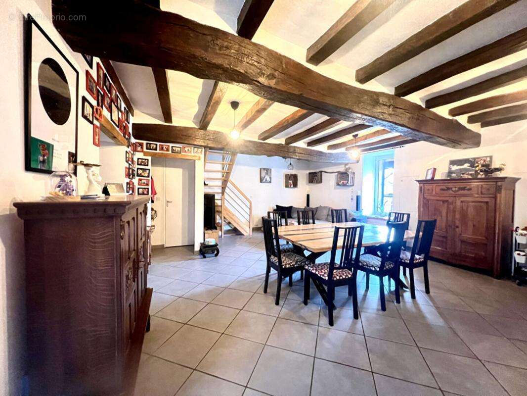 Maison à MONTFAUCON-MONTIGNE