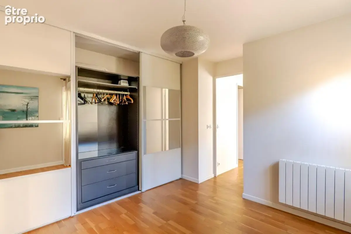 T4 de 78 m² avec jardin de 36 m² – Centre-ville – 2 chambres – 46 m² de pièce de vie – Parking - photo 8
