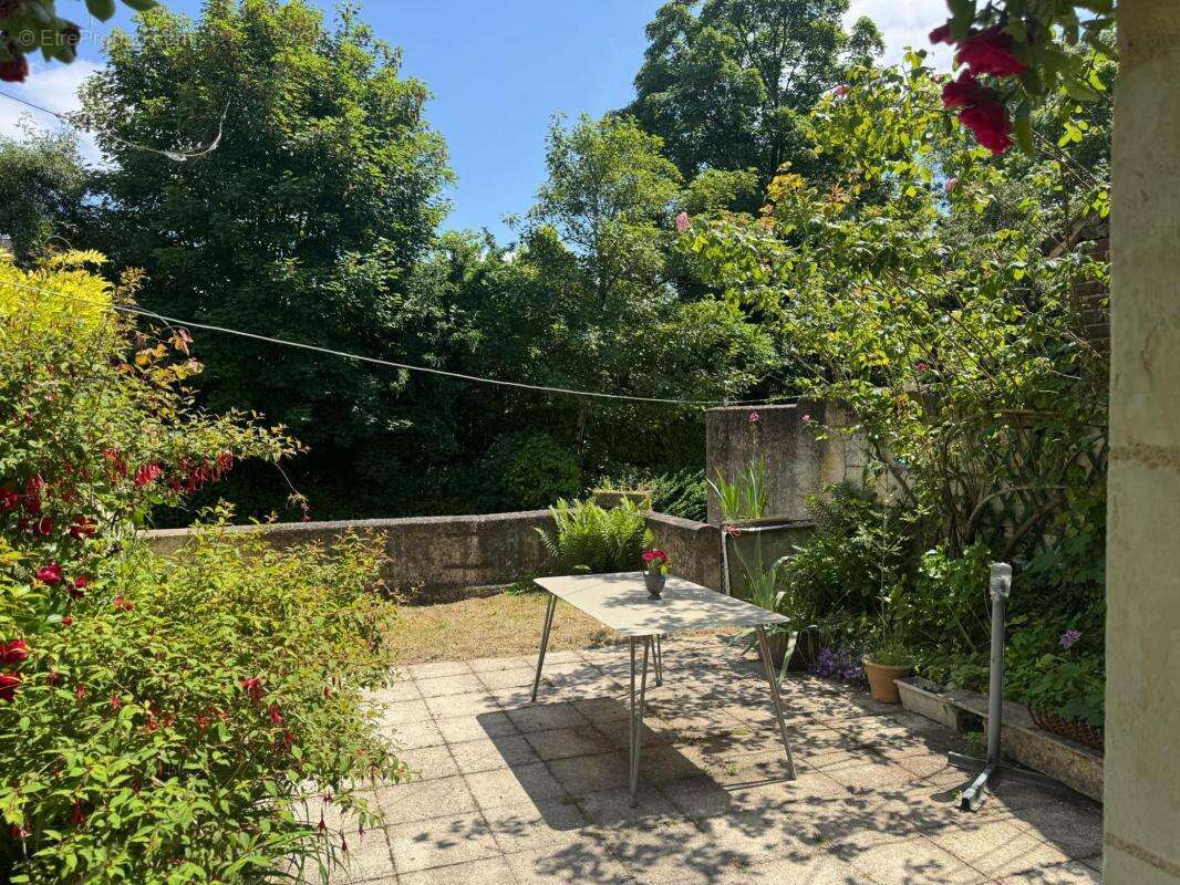 Maison à LA CHARTRE-SUR-LE-LOIR