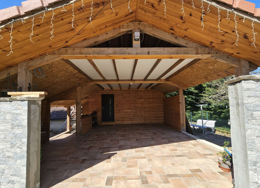 Maison à MONTFALCON