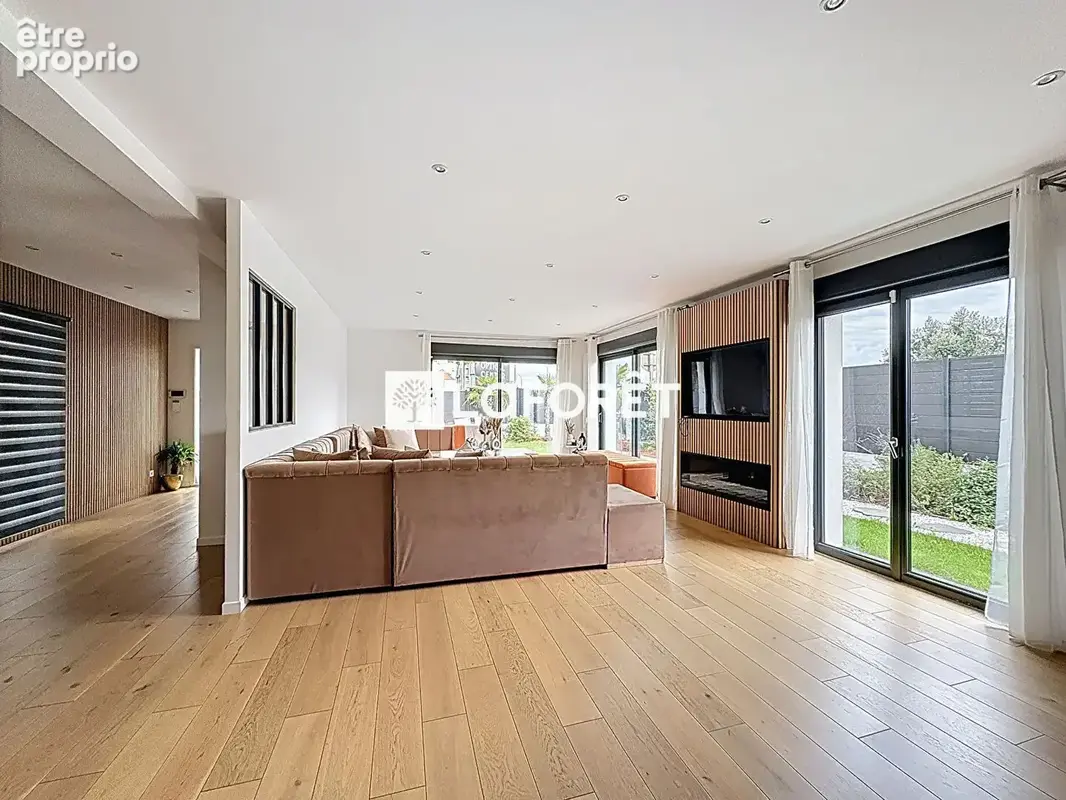 Superbe maison contemporaine de 250 m² située à Montesson, à seulement 15 minutes du RER de Sartrouville. - photo 7
