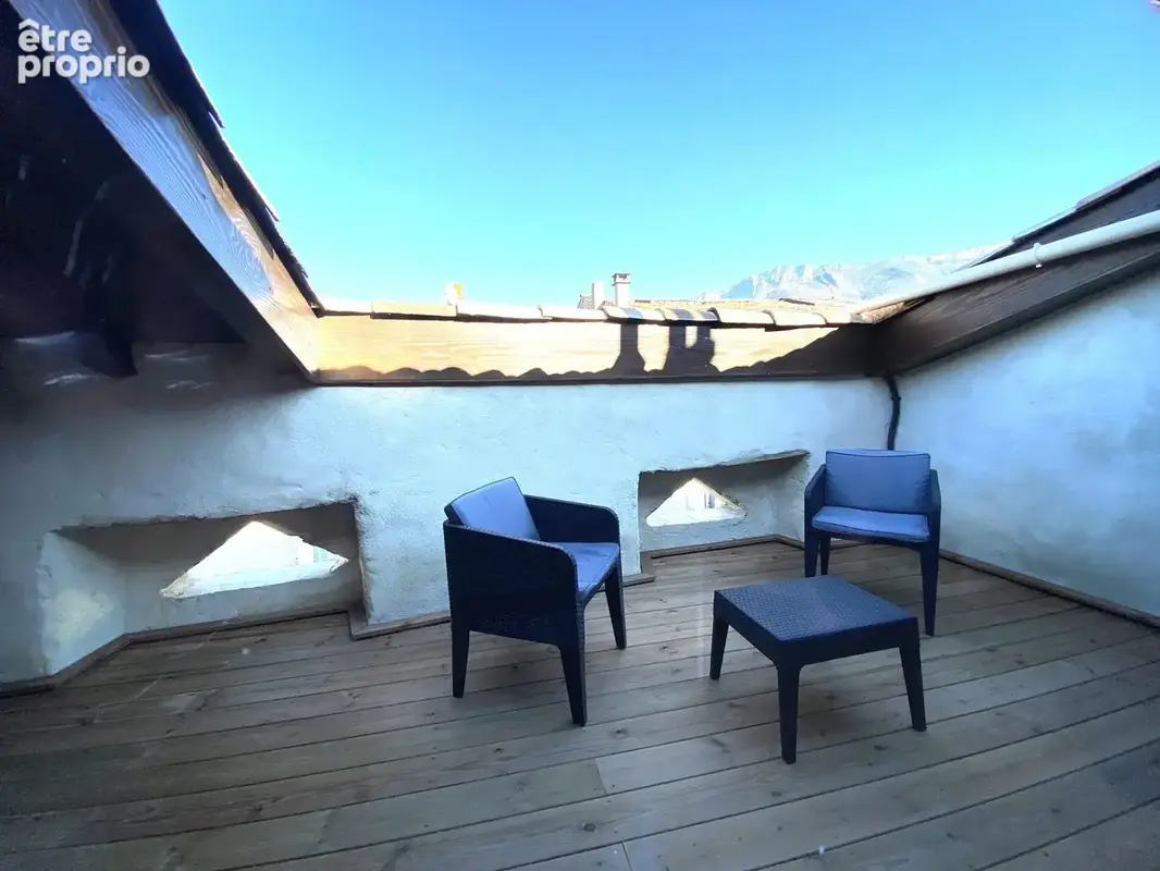 Pièce indépendante sur le palier