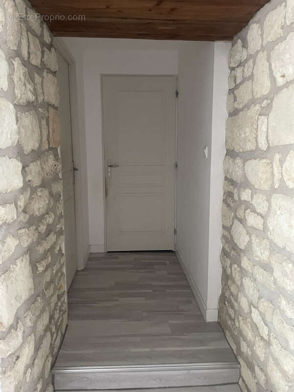 Maison en pierre avec grange // cour // centre mirebeau - photo 7