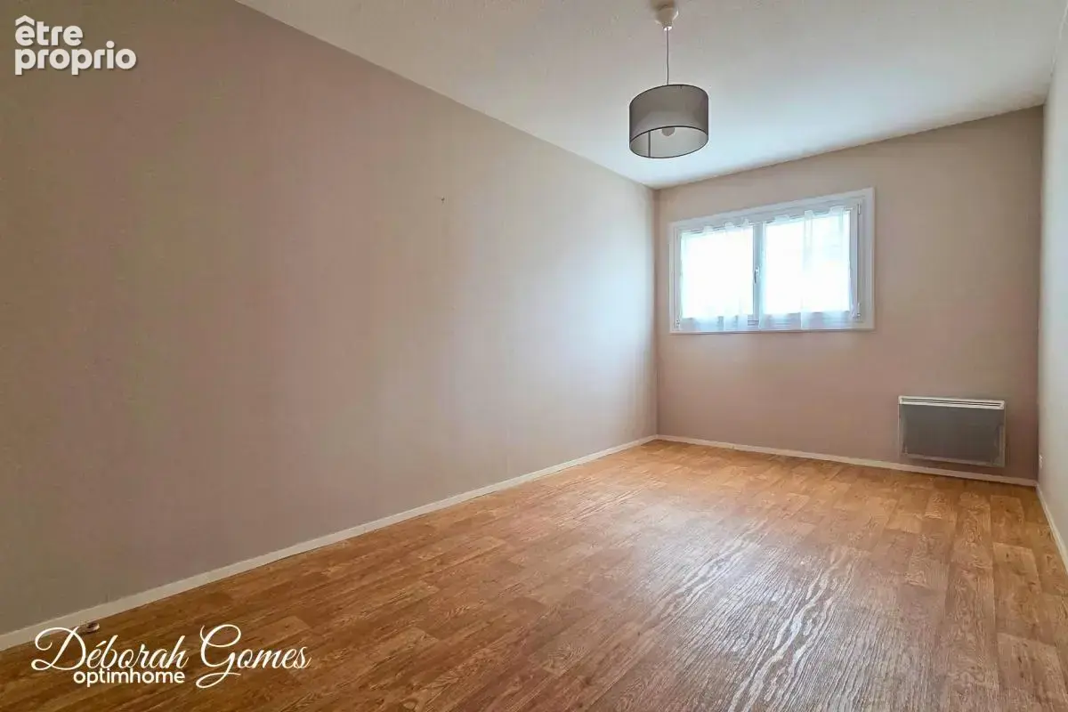 RARE Pau centre ville – 4 chambres, double salon, garage et parking - photo 11