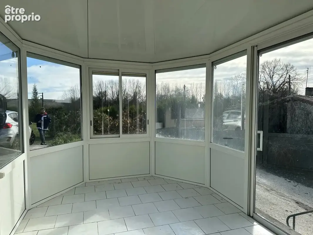 Maison de plain-pied avec grand jardin et piscine - photo 8