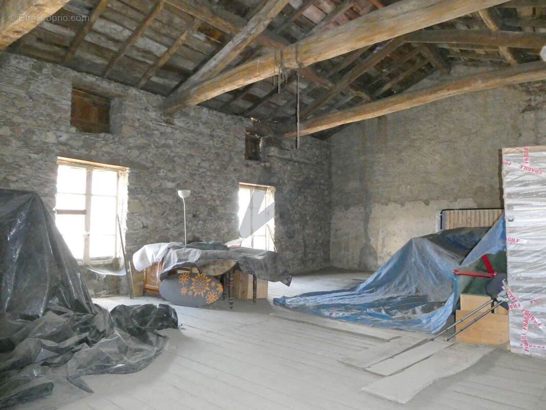 Maison à LONGESSAIGNE