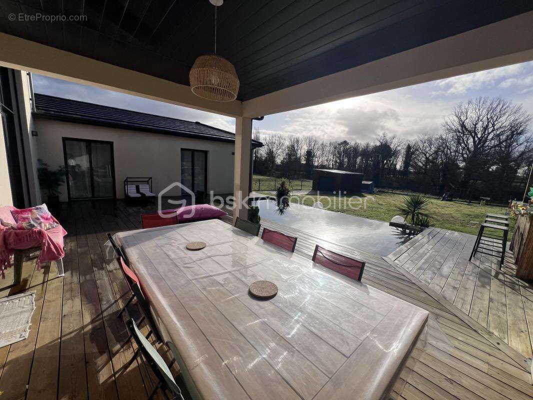 Maison à SAINT-SEURIN-SUR-L'ISLE