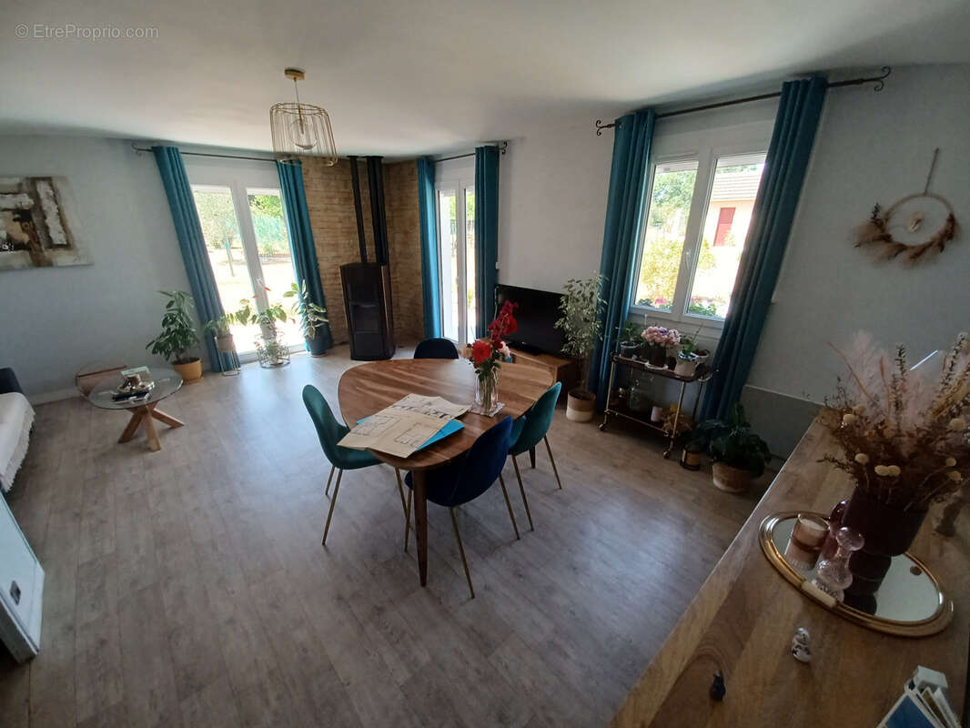 Pavillon habitable de suite, de plain pied, 3ch et 2 garages. Secteur calme, proche forêt. - photo 2