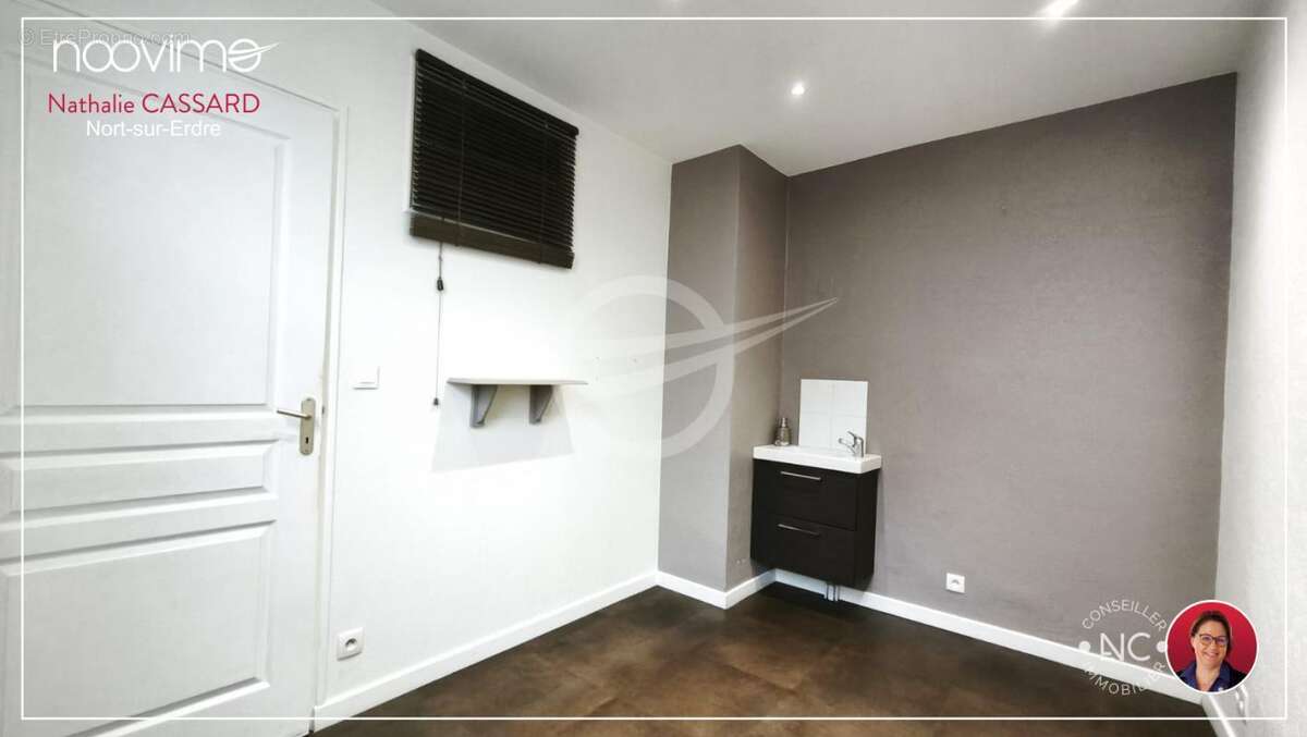 A VENDRE LOCAL COMMERCIALE 65 m2 + 50 m2 de réserve en plein - photo 8