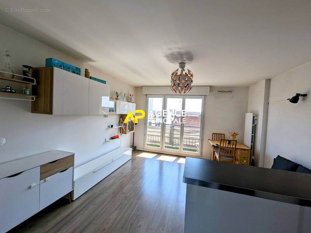 Appartement à SARTROUVILLE