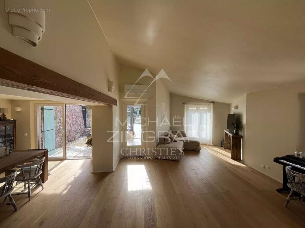 Maison à MANDELIEU-LA-NAPOULE