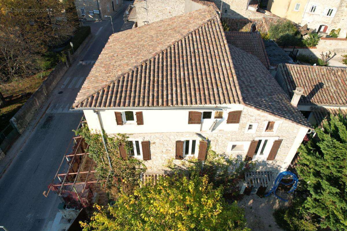 Maison à SAINT-JEAN-DE-MARUEJOLS-ET-AVEJAN
