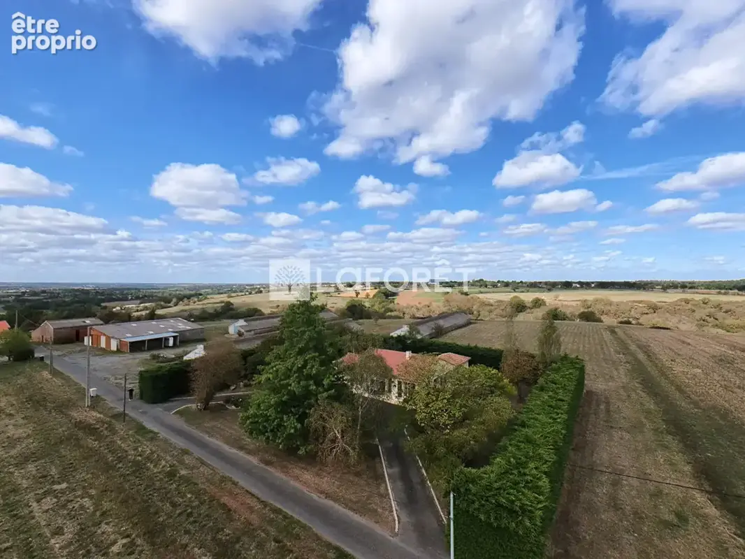 Maison et Granges à réhabiliter sur 2 hectares - photo 2