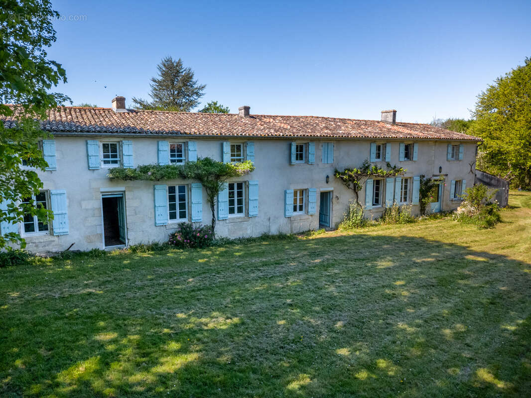 Maison à CORME-ROYAL