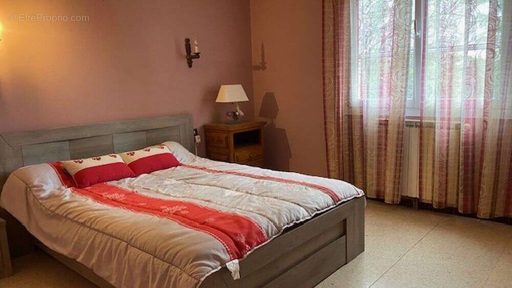 Maison à SAINT-HILAIRE-DE-BRETHMAS