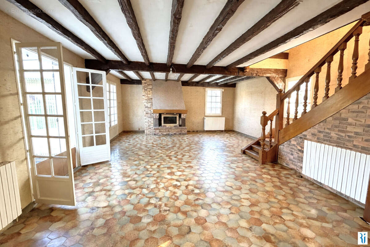 Maison à LE MESNIL-ESNARD