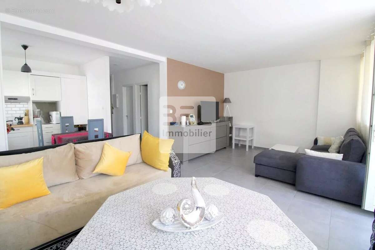 Appartement à BAGNOLS-SUR-CEZE