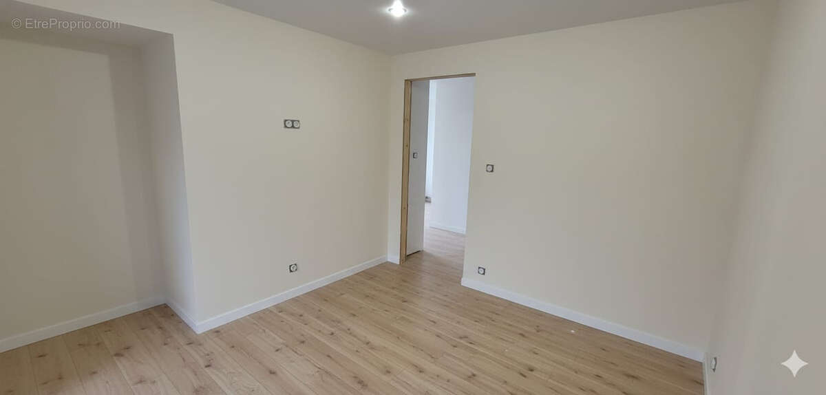 Appartement à ORCHAMPS-VENNES