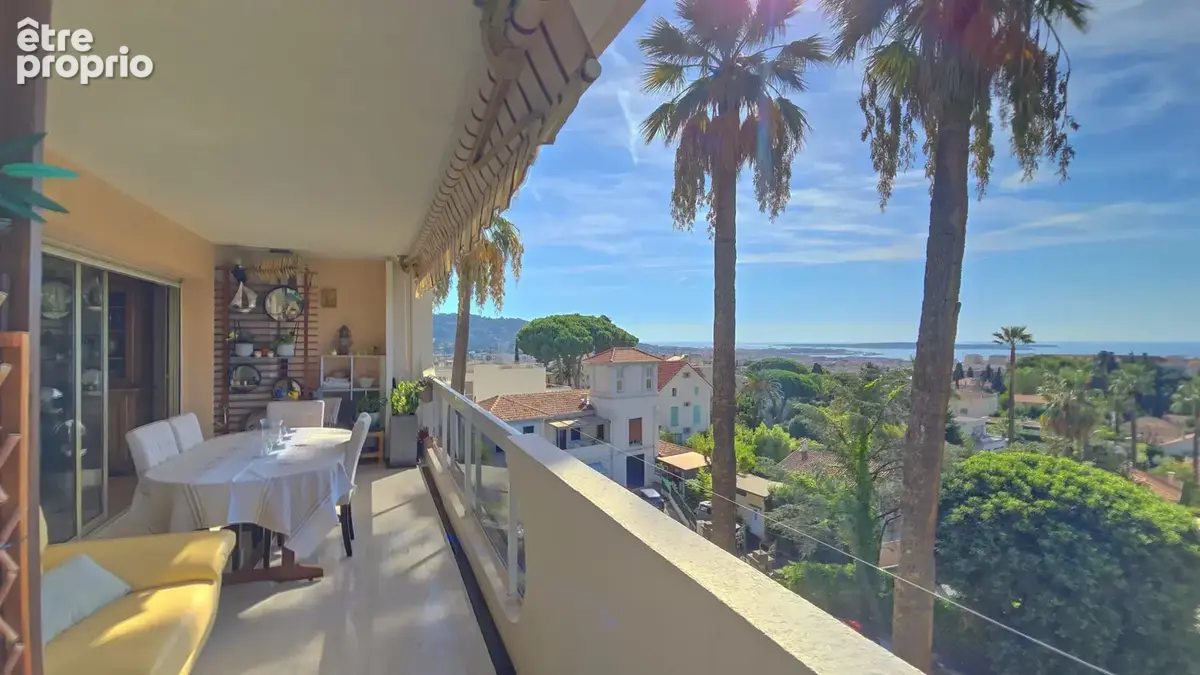 CANNES à vendre 3 pièces vue mer de 76 m2 en dernier étage avec 54 m2 de terrasses cave et 2 parkings sous-sol - photo 2