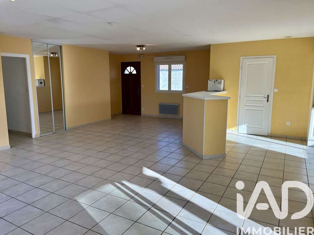 Photo 2 - Maison à JUILLAN