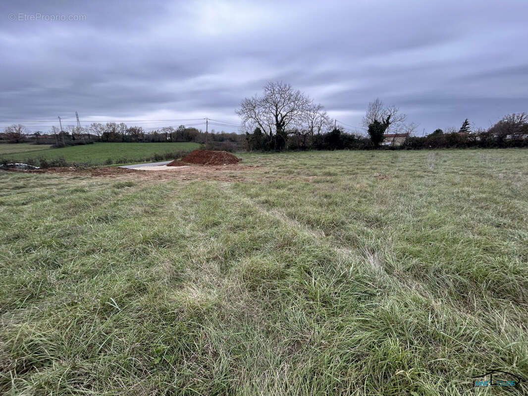 Terrain à VILLEFRANCHE-DE-ROUERGUE
