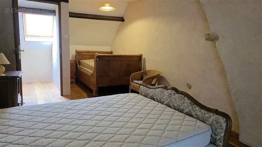 Maison à LUSSAC-LES-EGLISES