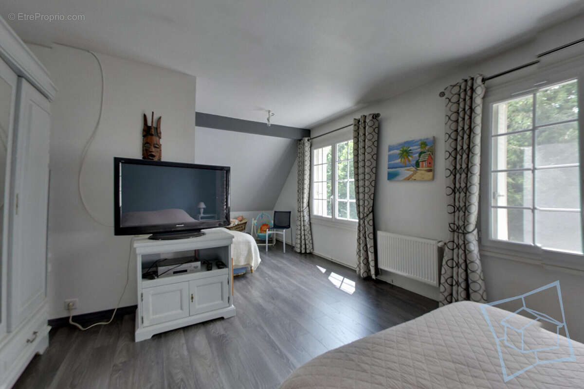 Maison à DAMPIERRE-EN-YVELINES