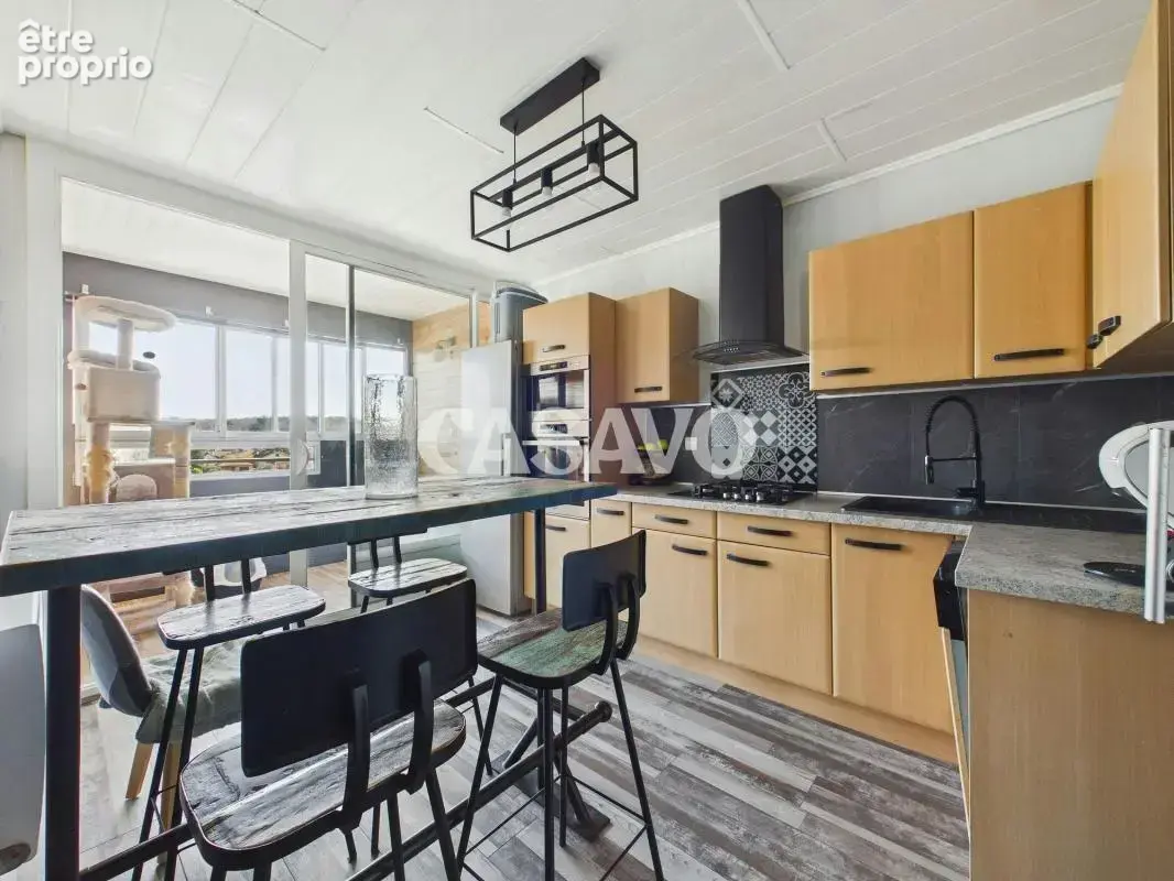 Vente Appartement 4 pièces de 74m² - 69800 Saint-Priest - photo 1