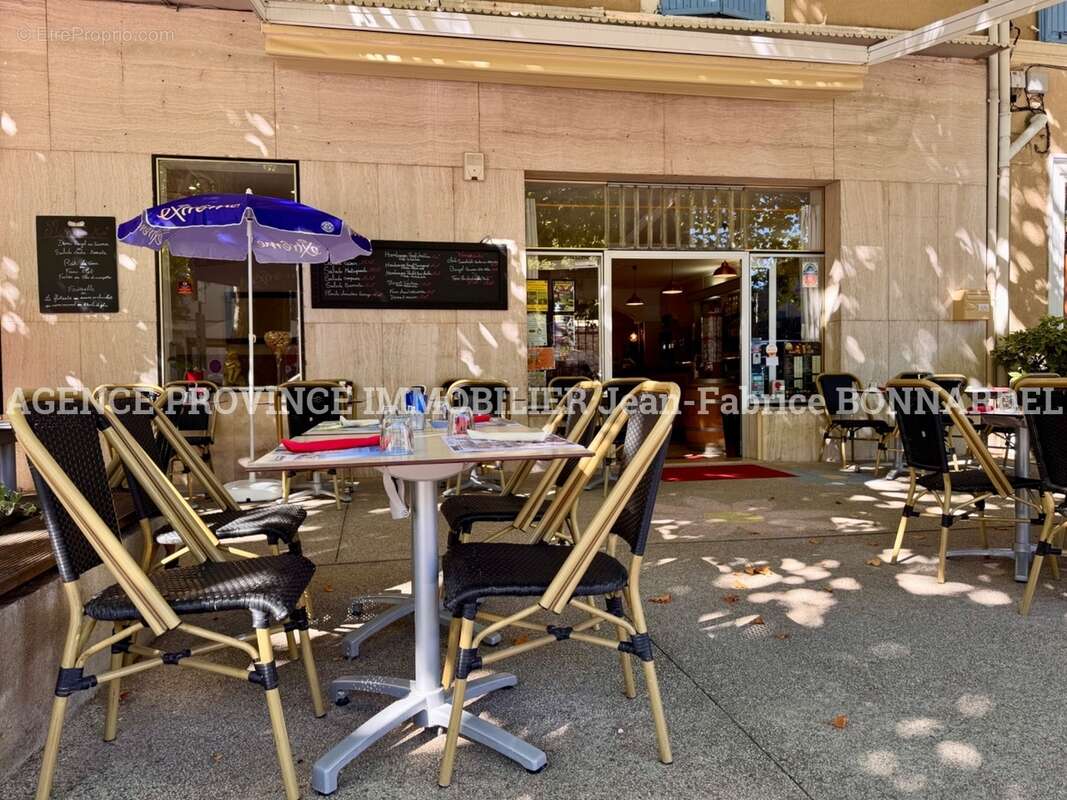 Commerce à SAINTE-CECILE-LES-VIGNES