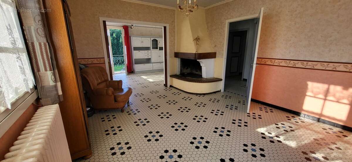 Maison 133 m² à Saint-Hilaire-Des-Loges  - photo 4