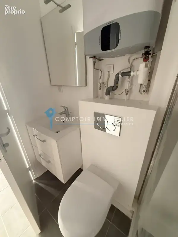 07 - vals les bains - appartement t2 dans immeuble renove - photo 4