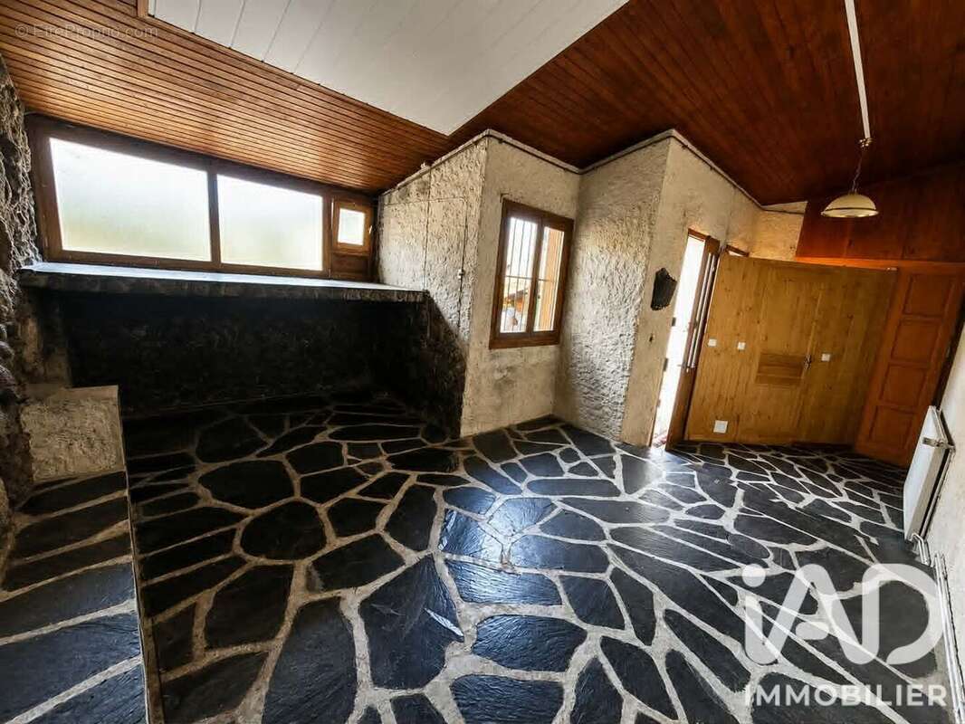 Maison 115 m² à Saint-Pierre-Roche  - photo 4