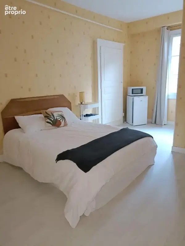 Ensemble immobillier comprenant ancien restaurant ( licence iv ), 7 chambres studio a louer - photo 10