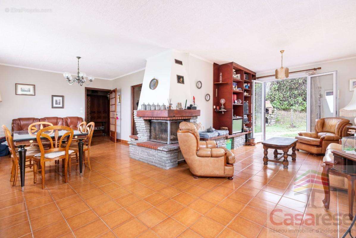 Maison 138 m² à Communay  - photo 6
