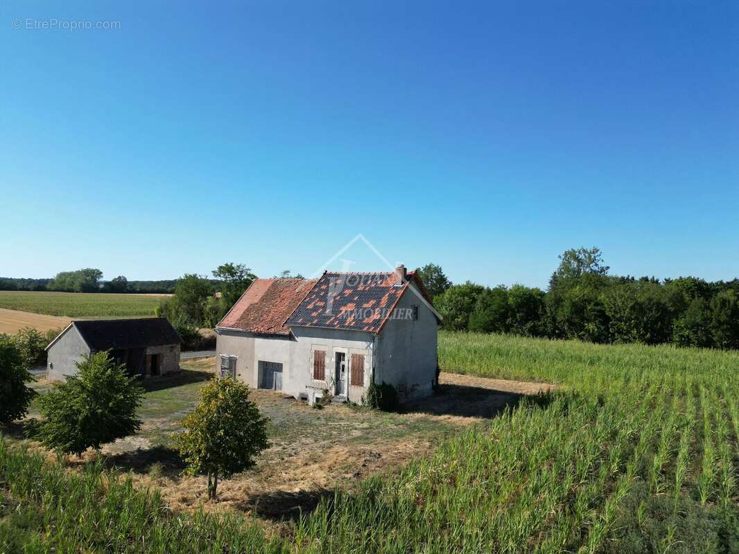 Corps de ferme à rénover avec 14710 m² de terrain - photo 7