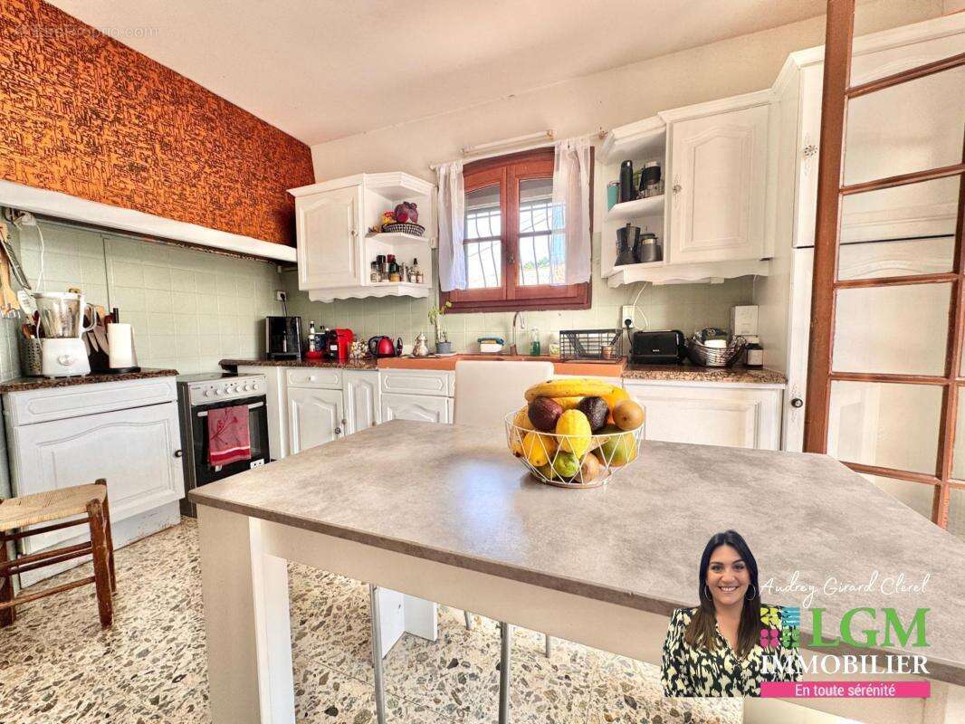 Maison familiale, 930m2 de terrain divisible, 5 chambres, appartement T2 indépendant, garage, piscine - photo 8