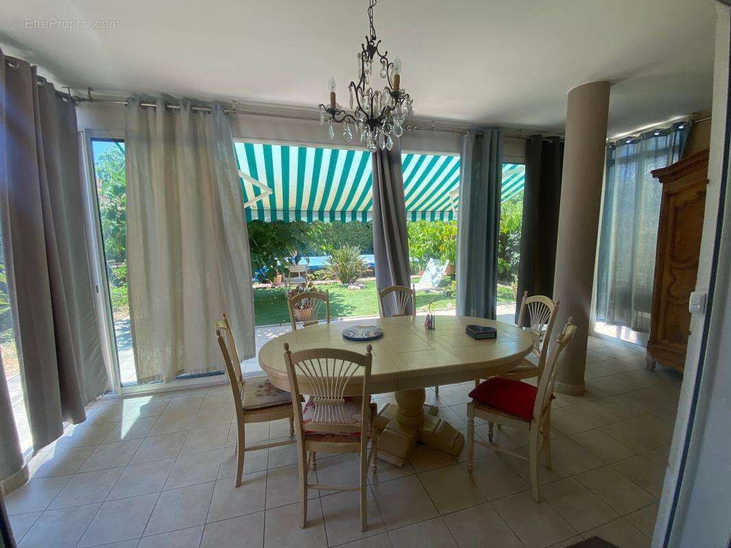Appartement à SIX-FOURS-LES-PLAGES