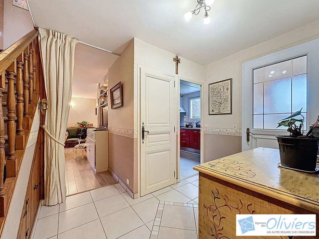 Maison à VOISINS-LE-BRETONNEUX