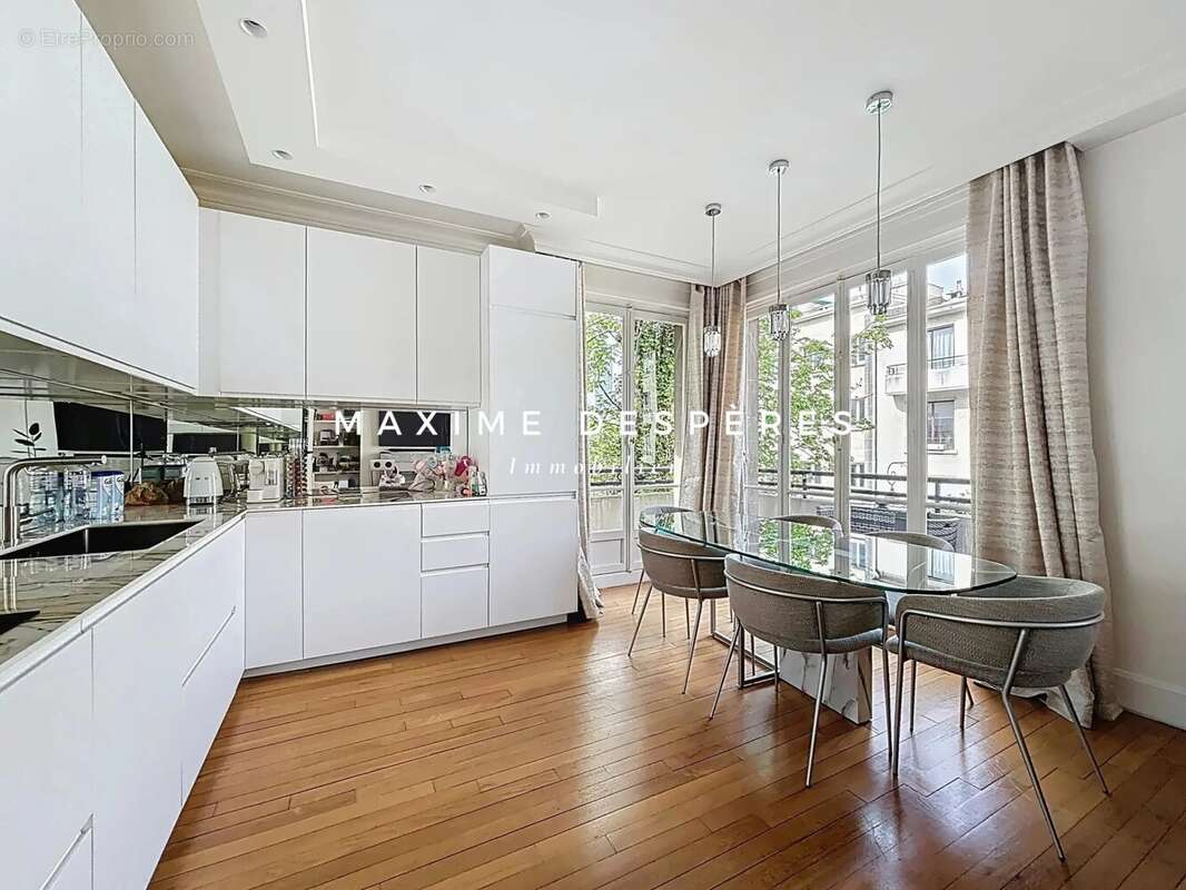 Appartement à NEUILLY-SUR-SEINE