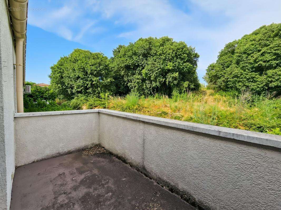 A vendre à Uzès - Appartement T3 65m² + 2 stationnements - photo 9