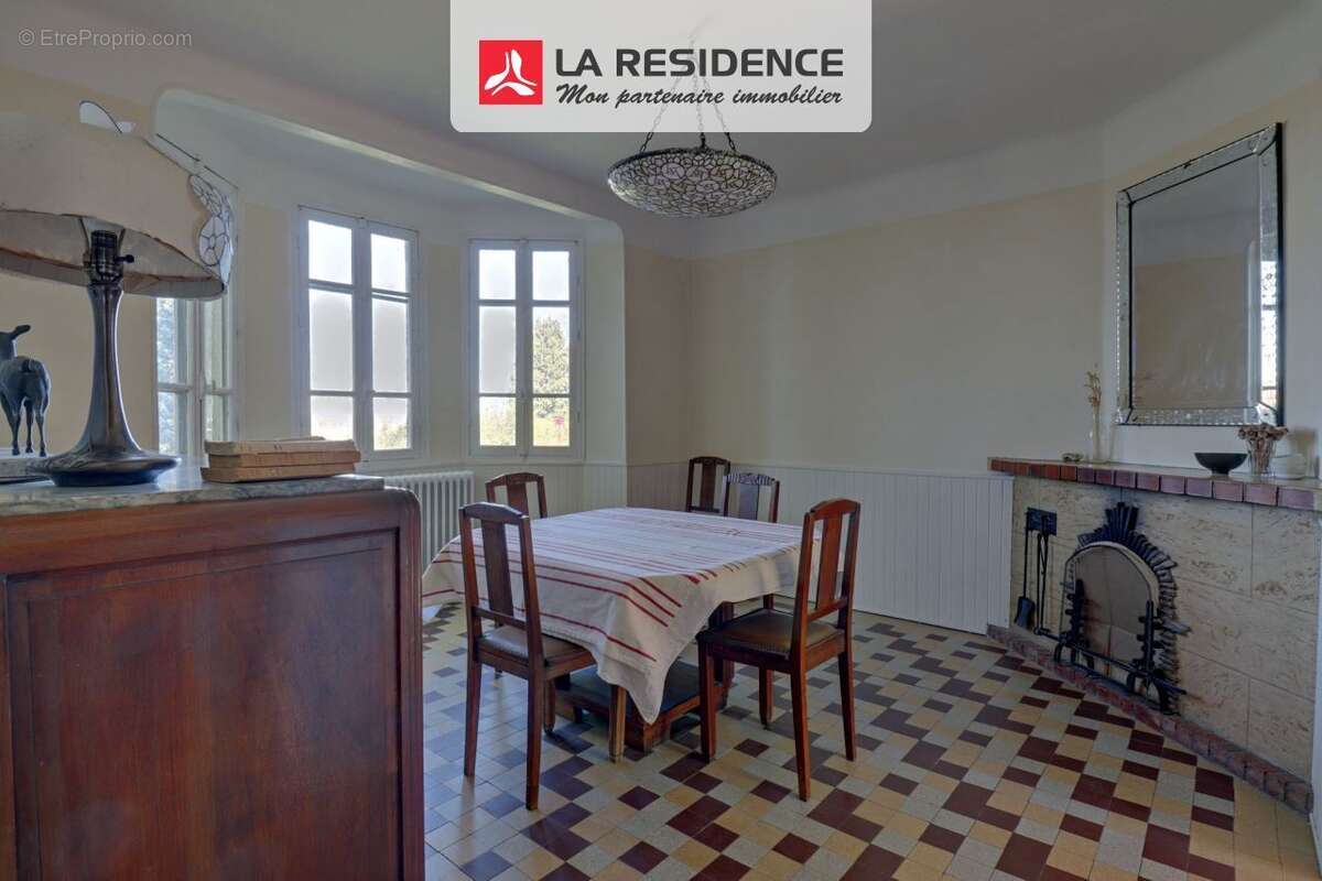 Maison à NEAUPHLE-LE-CHATEAU