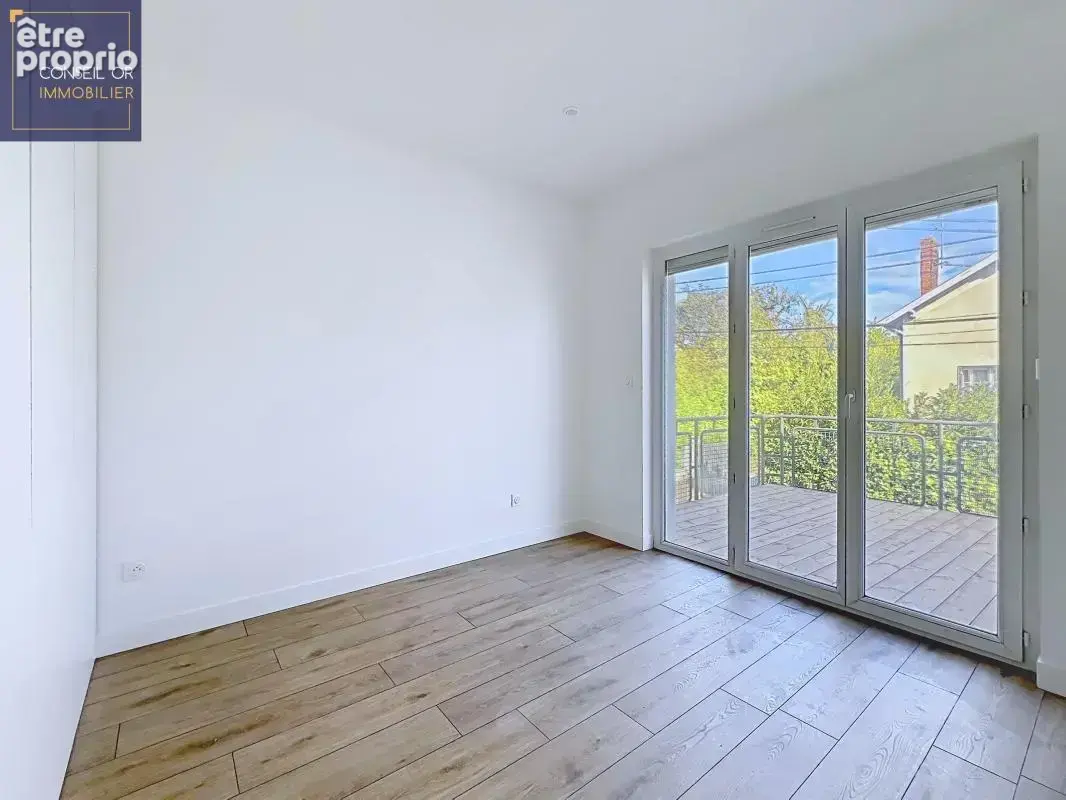 Maison entièrement rénovée de 125 m² – 4 chambres, garage et jardin - photo 9