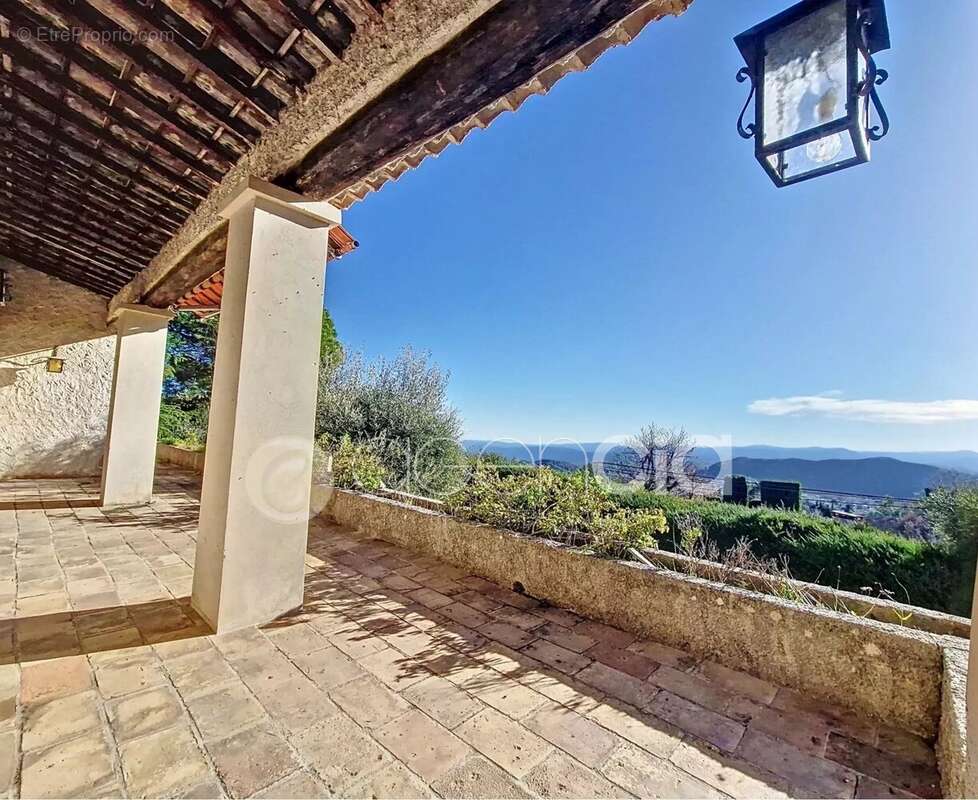 Maison à TOURRETTES-SUR-LOUP