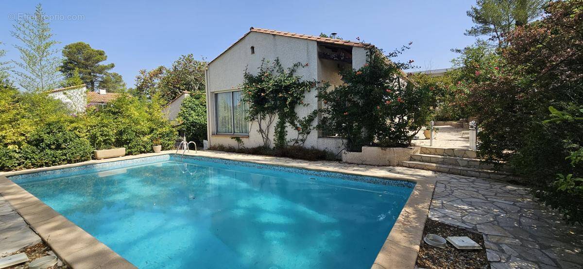 Maison à SAINT-CLEMENT-DE-RIVIERE