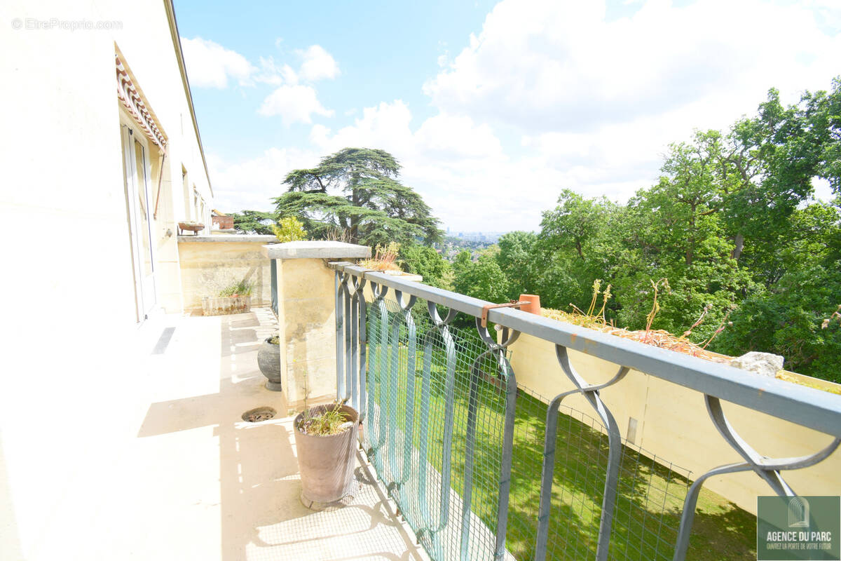 Appartement à VILLE-D'AVRAY