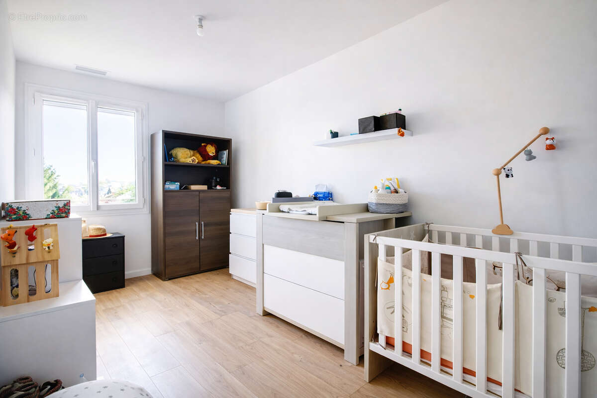 Maison familiale avec jardin au centre de Meximieux - photo 6