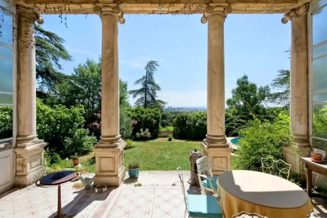 Appartement à VILLENEUVE-LES-AVIGNON